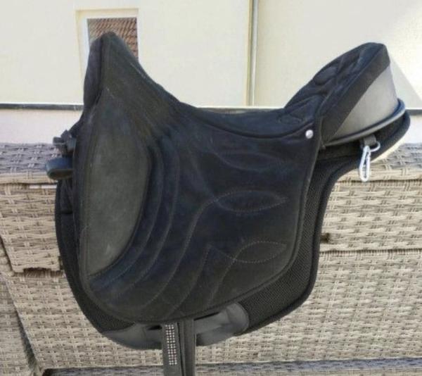 Ghost Sattel Buttera, Gr Grande, Basis N, Kissen Nr 3, Puro Gurtung, Sitz Lorica schwarz, Unterbau Micronappa schwarz, Steppung schwarz & Monobügelriemen 60 cm